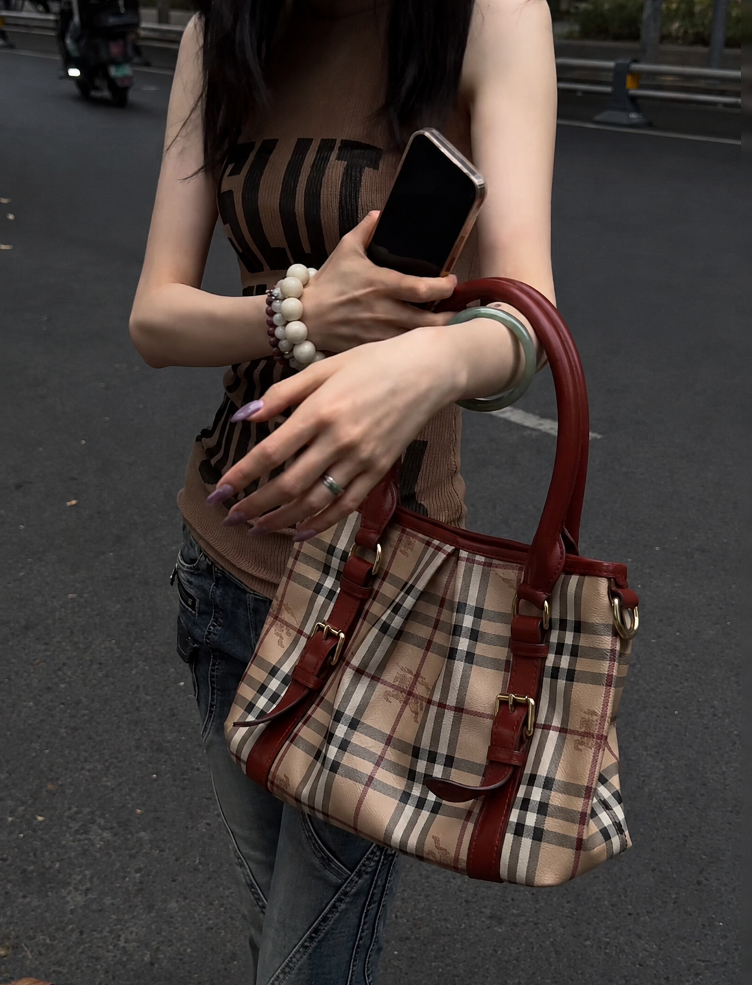 C75ED133-3838-43CA-921C-2E2012C6125C
